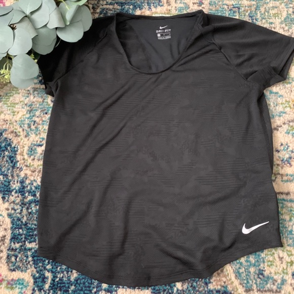 Nike Workout Top - Picture 2 of 5